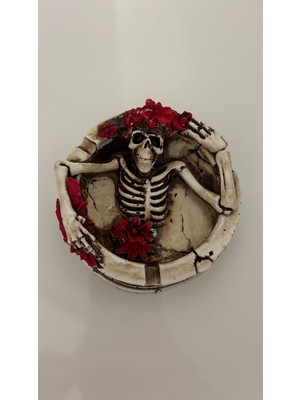 Yarım Iskelet Figürüyle Dikkat Çeken Küllük –mükemmel Orijinal Tasarım