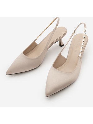 Marjin Kadın Stiletto Sivri Burun Arkası Açık Atkılı Taş Detaylı Topuklu Ayakkabı Zemora Bej Saten