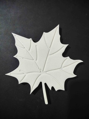 Miina Aksesuar Epoksi Reçine Çınar Yaprağı Şeklinde Dekoratif Bir bardak Altlığı Veya Süs Eşyasıdır.