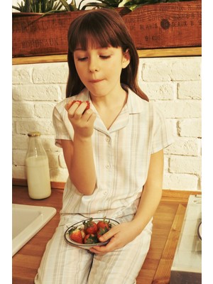 Penti Kırık Beyaz Kız Çocuk Stripes Düğmeli Gömlek Pijama Takımı