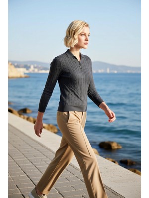 Benerly Kadın Bluz Triko Polo Yaka Saç Örgülü Uzun Kol Ince Regular Kalıp Tek Plaka Dokuma Örgü Deseni