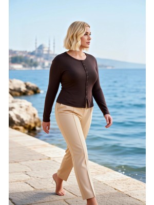 Benerly Kadın Büyük Beden Bluz Bisiklet Yaka Uzun Kol Örme Süprem Kumaş Çıtçıtlı Crop Fitted Kalıp Model