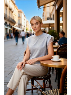 Benerly Kadın Bluz Relaxed Kalıp Kolsuz Bisiklet Yaka Brode Detaylı Örme Kumaş Düz Desen Yüzde Yüz