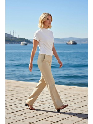 Benerly Kadın Örme Bluz Dik Yaka Kısa Kol Büzgülü Regular Kalıp Düz Desen Triko Görünümlü Yazlık Ürün