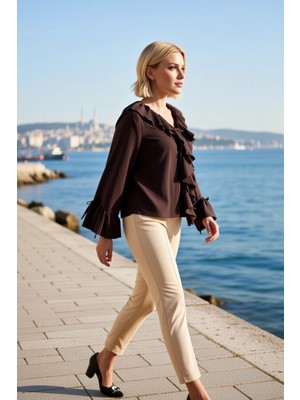 Benerly Kadın Büyük Beden Bluz V Yaka Uzun Kol Fırfır Detaylı Aerobin Dokuma Dar Kalıp Düz Desen Şık