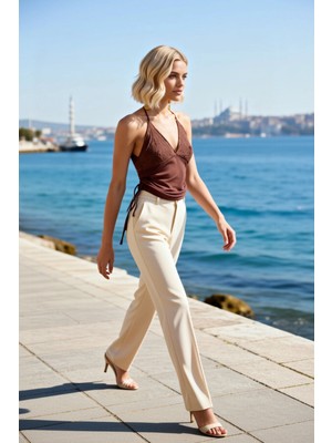 Benerly Kadın Bluz Halter Yaka Kolsuz Dantel Detaylı Büzgülü Tül Örme Kumaş Relaxed Kalıp Düz Desen