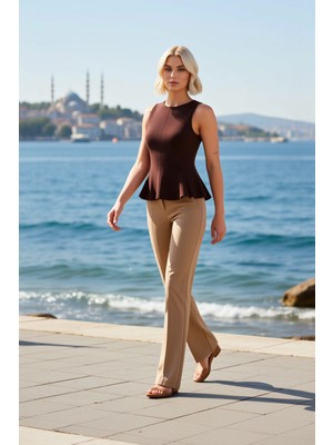 Benerly Kadın Bluz Bisiklet Yaka Sıfır Kol Peplum Kesim Örme Dokulu Fitted Kalıp Belden Oturmalı Şık