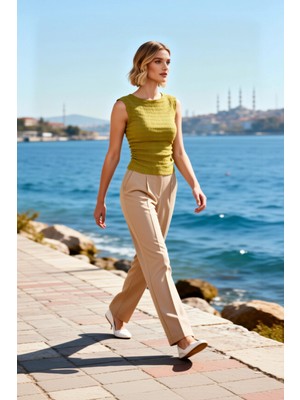 Benerly Kadın Bluz Fitted Düz Desen Kayık Yaka Kolsuz Büzgülü Drape Detaylı Gofre Dokulu Örme Crop
