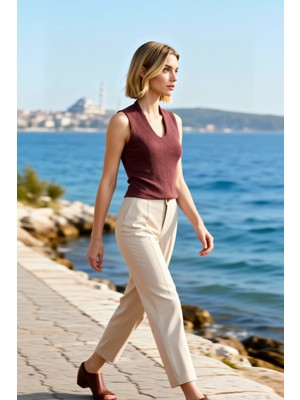 Benerly Kadın Bluz Üst Giyim Crop Fitted Vücuda Oturan Kesim V Yaka Kolsuz Dokulu Örme Kumaş Rahat