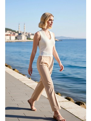 Benerly Kadın Bluz Üst Giyim Crop Fitted Vücuda Oturan Kesim V Yaka Kolsuz Dokulu Örme Kumaş Rahat