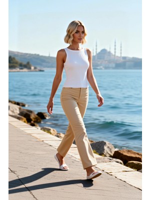 Benerly Kadın Bluz Triko Bisiklet Yaka Kolsuz Fitted Kalıp Ince Düz Desen Ribana Dokuma Regular Boy