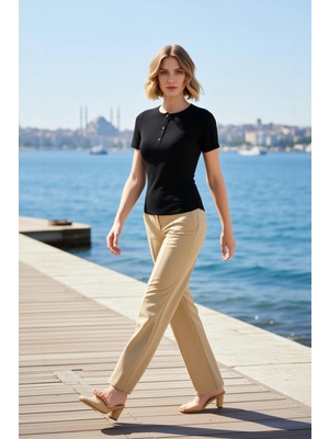 Benerly Kadın Bluz Fitted Kısa Kol Bisiklet Yaka Çıtçıt Kapamalı Fitilli Örme Kaşkorse Kumaş Esnek Yapı