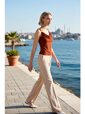 Benerly Kadın Bluz Degaje Yaka Kalın Askılı Kolsuz Örme Fitted Vücuda Oturan Buzzy Dokuma Regular Boy Düz