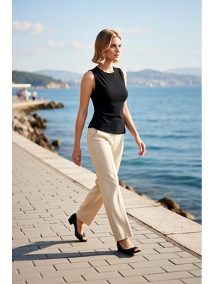 Benerly Kadın Bluz Bisiklet Yaka Kolsuz Fitted Kalıp Örme Kumaş Paper Touch Düz Desen Regular Boy Şık