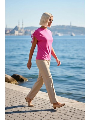 Benerly Kadın Bluz Asimetrik Yaka Kısa Kol Büzgülü Örme Regular Kalıp Düz Desen Kumaş Rahat