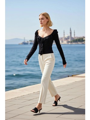 Benerly Kadın Bluz Vücuda Oturan V Yaka Uzun Kol Fırfırlı Örme Ribana Düz Desen Yarım Pat Düğmeli