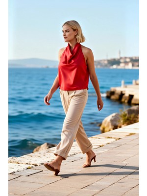 Benerly Kadın Büyük Beden Bluz Degaje Yaka Halter Kolsuz Saten Dokuma Düz Kalıp Regular Kesim Tüm Sezonlar