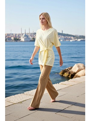 Benerly Kadın Bluz Bisiklet Yaka Kısa Kol Örme Kumaş Bağlama Detaylı Regular Kalıp Düz Desen