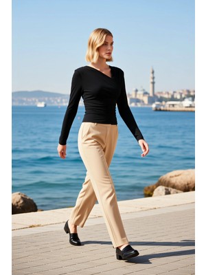 Benerly Kadın Bluz Asimetrik Yaka Uzun Kol Fitted Kalıp Örme Kumaş Düz Desen Vücuda Oturan Esnek Şık