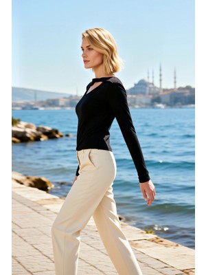 Benerly Kadın Bluz Fitted Ribana Örme Asimetrik Pencere Kesimli Bükümlü Yaka Uzun Kol Düz Şık