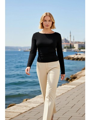 Benerly Kadın Bluz Fitted Kayık Yaka Uzun Kol Örme Düz Büzgü Detaylı Vücuda Oturan Esnek Ribana Şık