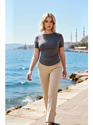 Benerly Kadın Büyük Beden Bluz Bisiklet Yaka Kısa Kol Örme Ribana Yan Büzgülü Fitted Kalıp Estetik