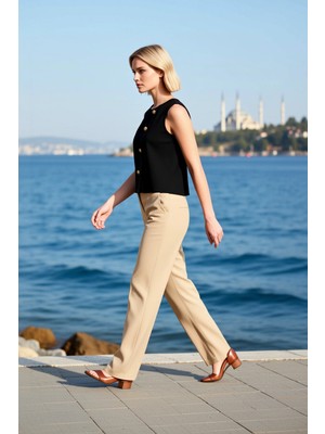 Benerly Kadın Bluz Vücuda Oturan Bisiklet Yaka Kolsuz Scuba Krep Örme Düğmeli Asimetrik Regular Boy