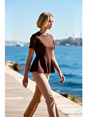 Benerly Kadın Bluz Peplum Bisiklet Yaka Standart Kısa Kol Örme Kumaş Süprem Dokuma Düz Desen Regular