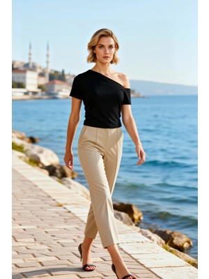 Benerly Kadın Büyük Beden Bluz Asimetrik Yaka Düşük Kol Kısa Örme Kumaş Fitted Kalıp Düz Desen Şık