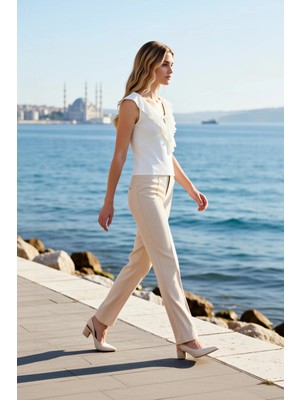 Benerly Kadın Bluz V Yaka Kolsuz Volanlı Fırfırlı Fitted Kesim Yumuşak Örme Ribana Düz Desenli