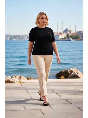 Benerly Kadın Büyük Beden Bluz Triko Bisiklet Yaka Kısa Standart Kol Kalp Nakışlı Ince Özel Iplik Tuşe