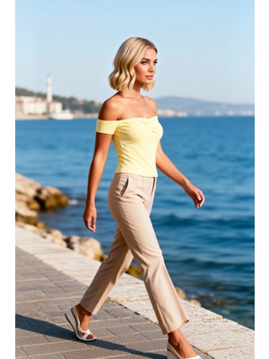 Benerly Kadın Bluz Carmen Yaka Düşük Kısa Kol Fitted Vücuda Oturan Örme Çizgili Büzgülü Kaşkorse Regular Boy