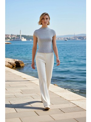 Benerly Kadın Bluz Dik Yaka Kısa Kol Fitted Vücuda Oturan Ribana Örme Düz Esnek Regular Boy Tasarım