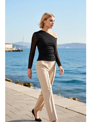 Benerly Kadın Bluz Fitted Asimetrik Yaka Uzun Transparan Kol Parıltılı Desenli Örme Kumaş Regular Boy