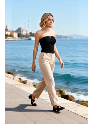 Benerly Kadın Bluz Straplez Yaka Kolsuz Fitted Kesim Düz Desen Interlok Örme Aksesuar Detaylı Regular Boy