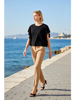 Benerly Kadın Bluz Bisiklet Yaka Kısa Kol Fırfır Detaylı Fitted Kalıp Düz Desen Örme Esnek Kumaş Günlük