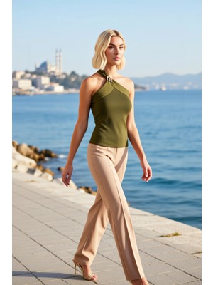 Benerly Kadın Bluz Asimetrik Yaka Tek Kol Triko Fitted Kalıp Ince Düz Desen Aksesuar Detaylı Regular Boy