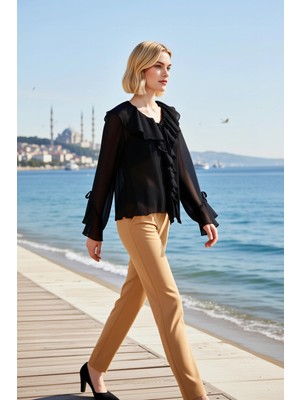 Benerly Kadın Bluz Fırfır Detaylı V Yaka Uzun Kol Büzgülü Manşet Şifon Yoryo Dokuma Transparan Astarsız