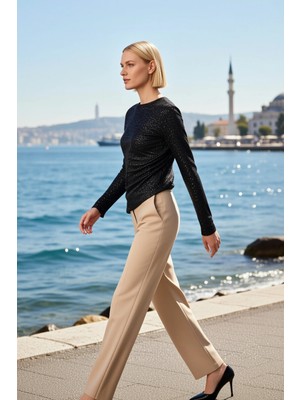 Benerly Kadın Bluz Kayık Yaka Uzun Kol Örme Kumaş Payet Dokuma Detaylı Fitted Kalıp Regular Boy Kesim