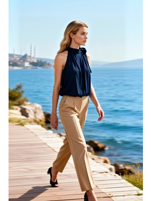 Benerly Kadın Bluz Bağlamalı Halter Yaka Kolsuz Büzgülü Örme Kumaş Normal Kalıp Asimetrik Kesim Düz Desen