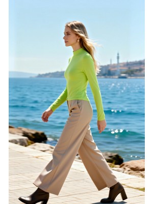 Benerly Kadın Bluz Dik Yaka Uzun Kol Fitted Kalıp Esnek Örme Kumaş Kalın Sandy Dokuma Düz Desen Regular Boy