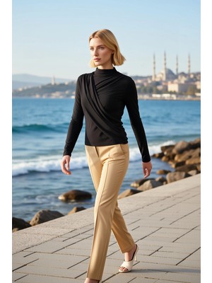 Benerly Kadın Bluz Dik Yaka Uzun Kol Fitted Kalıp Örme Kumaş Düz Desen Regular Boy Sandy Dokuma Şık