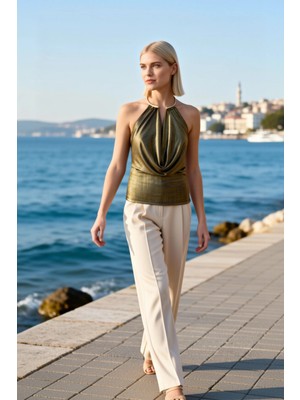 Benerly Kadın Bluz Degaje Yaka Aksesuar Detaylı Kolsuz Örme Kumaş Fitted Kalıp Halter Kesim Sandy Dokuma