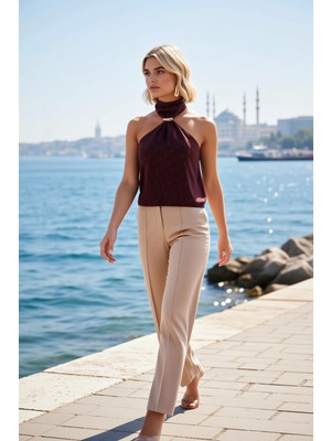 Benerly Kadın Bluz Halter Yaka Kolsuz Dokuma Kumaş Aksesuar Detaylı Desenli Regular Kalıp Şifon Şık