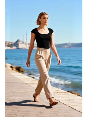 Benerly Kadın Bluz Crop Kare Yaka Kısa Standart Kol Fitted Örme Kaşkorse Düz Desen Esnek Kumaş Yapılı Kesim