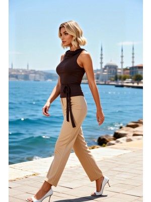 Benerly Kadın Bluz Degaje Yaka Kolsuz Fitted Örme Kumaş Düz Desen Bağlama Detaylı Regular Boy Spor