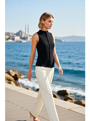 Benerly Kadın Bluz Dik Yaka Kolsuz Fitted Kaşkorse Örme Düğmeli Volanlı Fırfırlı Düz Desenli Esnek Model