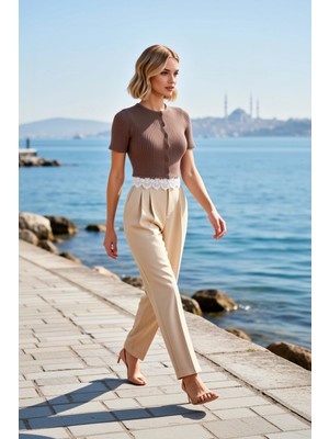 Benerly Kadın Bluz Regular Fit Bisiklet Yaka Kısa Kol Fitilli Triko Crop Dantel Detaylı Ilkbahar Sonbahar