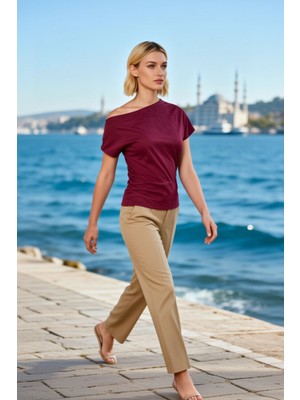 Benerly Kadın Bluz Asimetrik Yaka Düşük Kol Örme Kumaş Fitted Kalıp Kısa Büzgü Detay Regular Boy