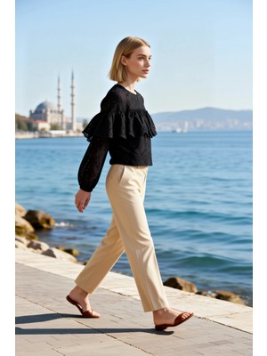 Benerly Kadın Bluz Geniş Kalıp Bisiklet Yaka Uzun Kol Fırfır Detaylı Dokuma Brode Işlemeli Şık